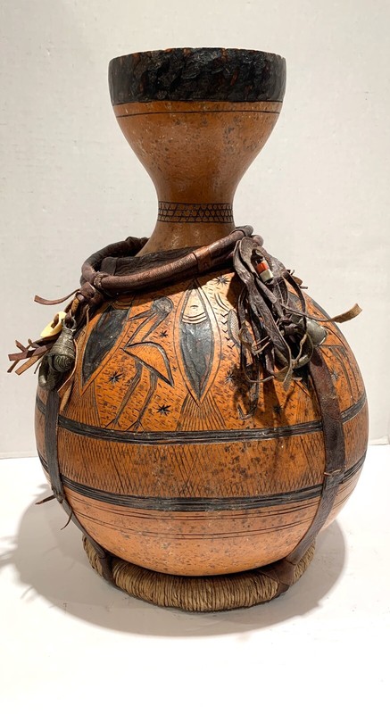 OUTSTANDING ANTIQUE AFRICAN LARGE CARVED GOURD