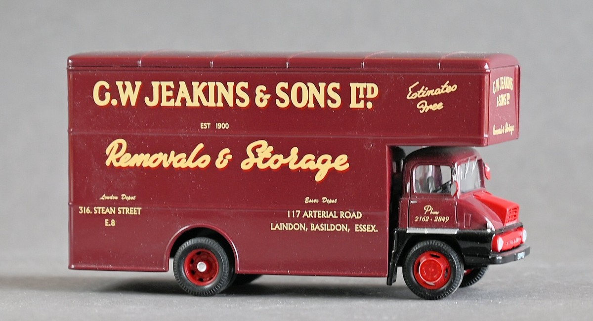 Camion Thames Trader Luton Van - Jeakins & Sons CC11003 - Corgi - 1/50