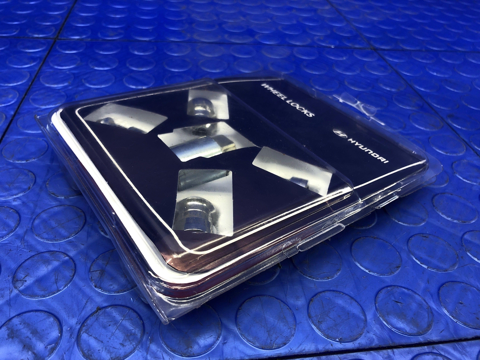 20222023 HYUNDAI SANTA CRUZ LOCKING WHEEL LUG NUT SET OF 4 W/KEY U8440