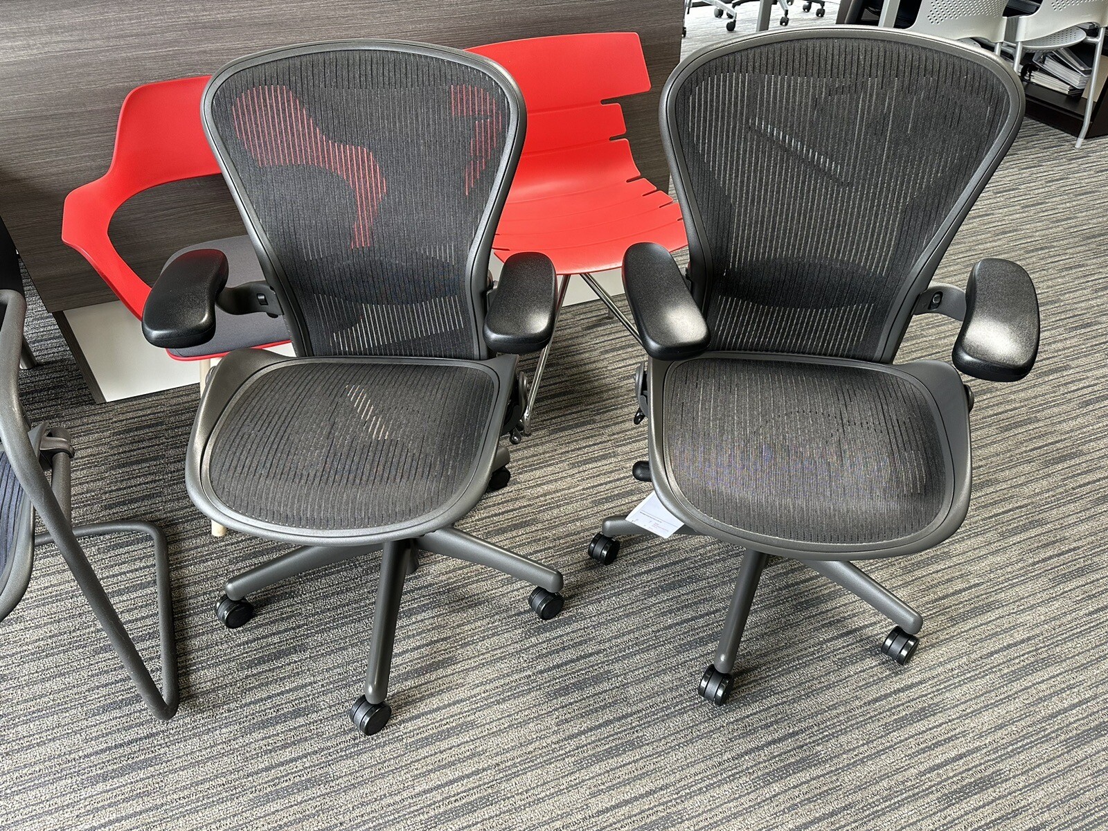 HERMAN MILLER AERON CHAIR FULLY LOADED SIZE B สถานีตำรวจภูธรกันทรอม