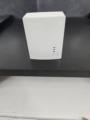 TP-Link TL-PA4010 Nano Powerline Ethernet Network Adapter Computer Networking 
