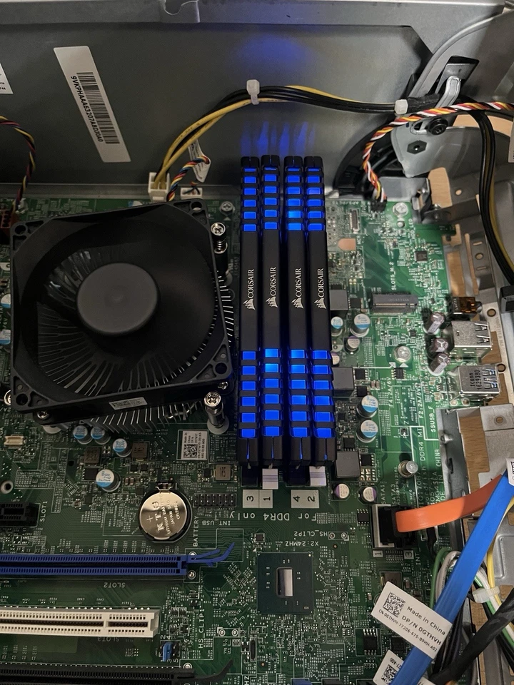 Lot 4 Corsair Vengeance LEO CMU64GX4M4C3000C15B 16GB DDR4 3000MHz 16x4= (64GB) - Image 4 of 4