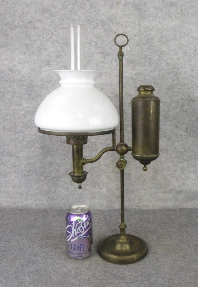 Antigua lámpara de escritorio de queroseno electrificado para estudiantes luz pantalla de vidrio de leche Foto 2 de 4