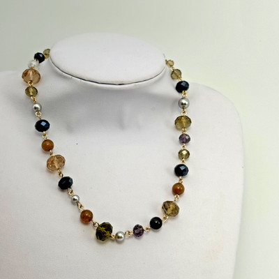 Halskette mehrfarbig facettierte Glasperlen goldfarben neutral elegant Vintage Stil