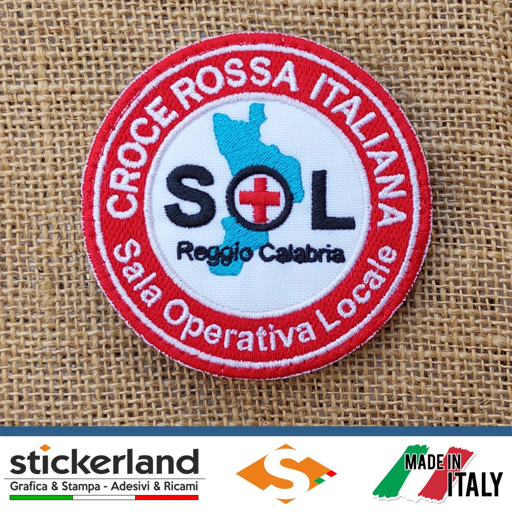 Foulard Sciarpa Triangolo con Ricamo CRI C.R.I. Croce Rossa Italiana Novità Art.NSD-CRI-F Misure cm 80 x 50 Prodotto Italiano Colore Rosso o Grrigio