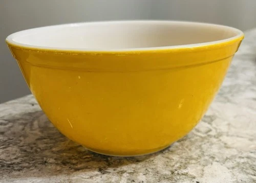 Rare! Vintage Pyrex Daisy Citrus 402 Mixing Bowl 1.5 Qt Golden Yellow MCM USA