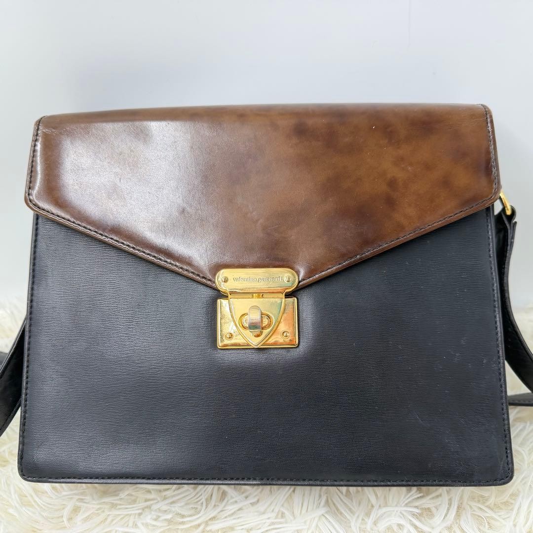 Valentino Garavani Bicolor Leather Shoulder Bag Gold Hardware Vintage Japan thumbnail 3