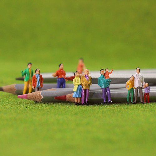 100pcs Model Trains HO Scale 1:87 Painted Figures 19 Poses Standing People - Picture 2 of 8
