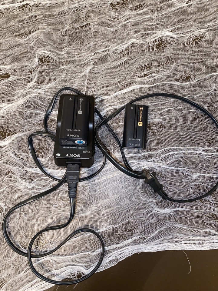 Sony Mavica MVCCD1000 2.1MP Digital Camera Black & Metallic silver