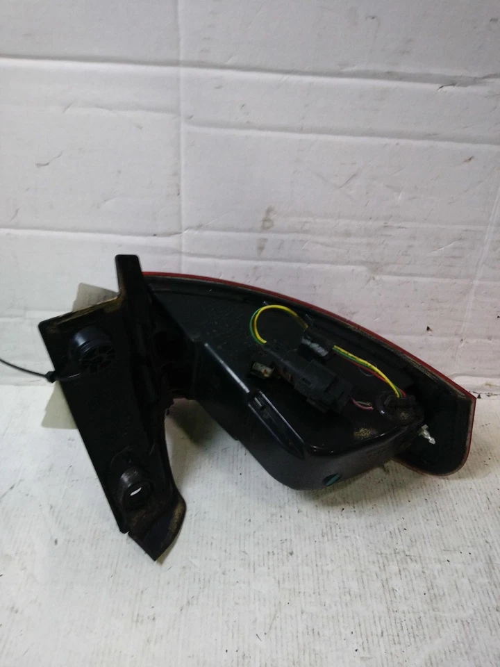 Used Right Tail Light Assembly fits: 2015 Lincoln Mkt quarter panel mounted LED - Image 2 of 4