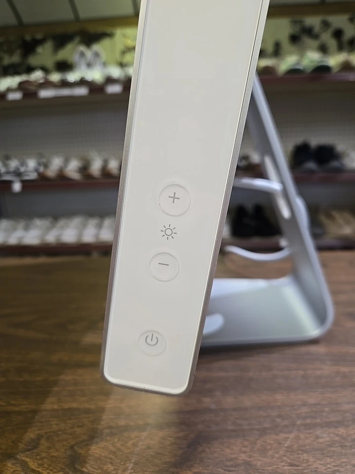 Apple Cinema Display 23" Flat Panel HD LCD Model Number A1082 1920x1200 DVI - Image 3 of 4