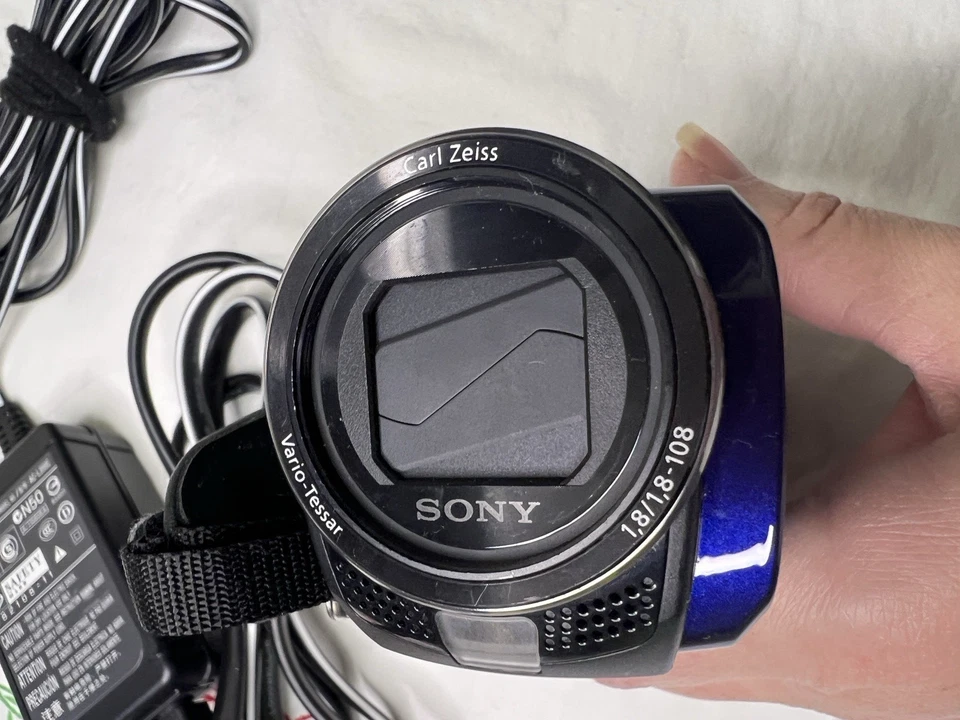 Sony Handycam DCR-SX85 Digital Camcorder Zeiss 70x Zoom Battery & Charging Cord - Image 4 of 4