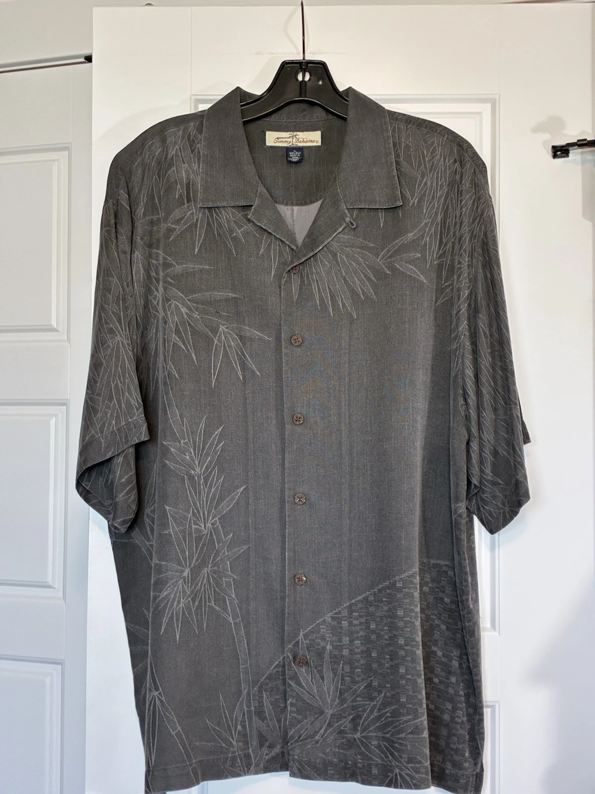 Tommy Bahama Men's Large Silk Short Sleeve Shirt Floral Pattern