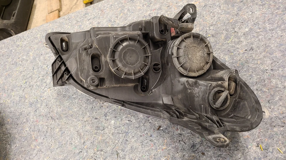 2008-2009 Saturn Astra Driver Side Headlight  Light Lamp 08 & 09 - Image 3 of 4