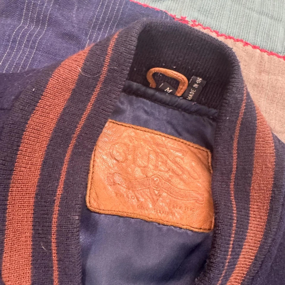 Chaqueta Azteca Cabeza India Universitaria Cuero Marrón Lana Azul Años 90 Guess Talla M Foto 3 de 4