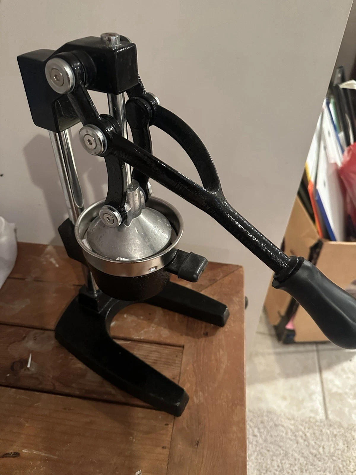 Cast Iron Citrus Juicer | Extra-Large Commercial Grade Manual Hand Press | Heavy
Opens in a new wind