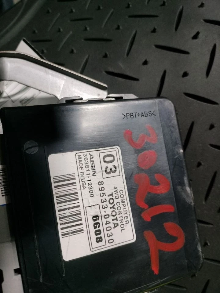 MÓDULO DE CONTROL CHASIS 89533-04030 2016-2019 TOYOTA TACOMA Foto 2 de 4