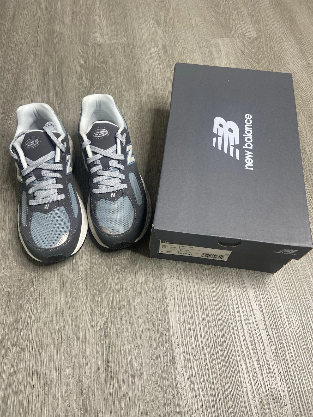 Scarpa unisex New Balance 2002R Magnet Lead GS taglia 6 5 anni grigia GC2002FB nuova con etichette