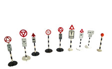 AC5069: Vintage Dinky Panneaux De Signalisation Routière (9)