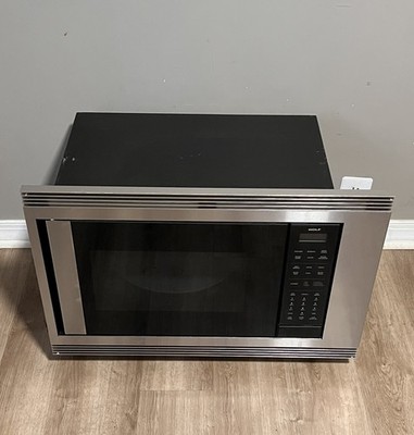 Wolf MC24Y 900 Watts Convection Microwave Oven with Trim