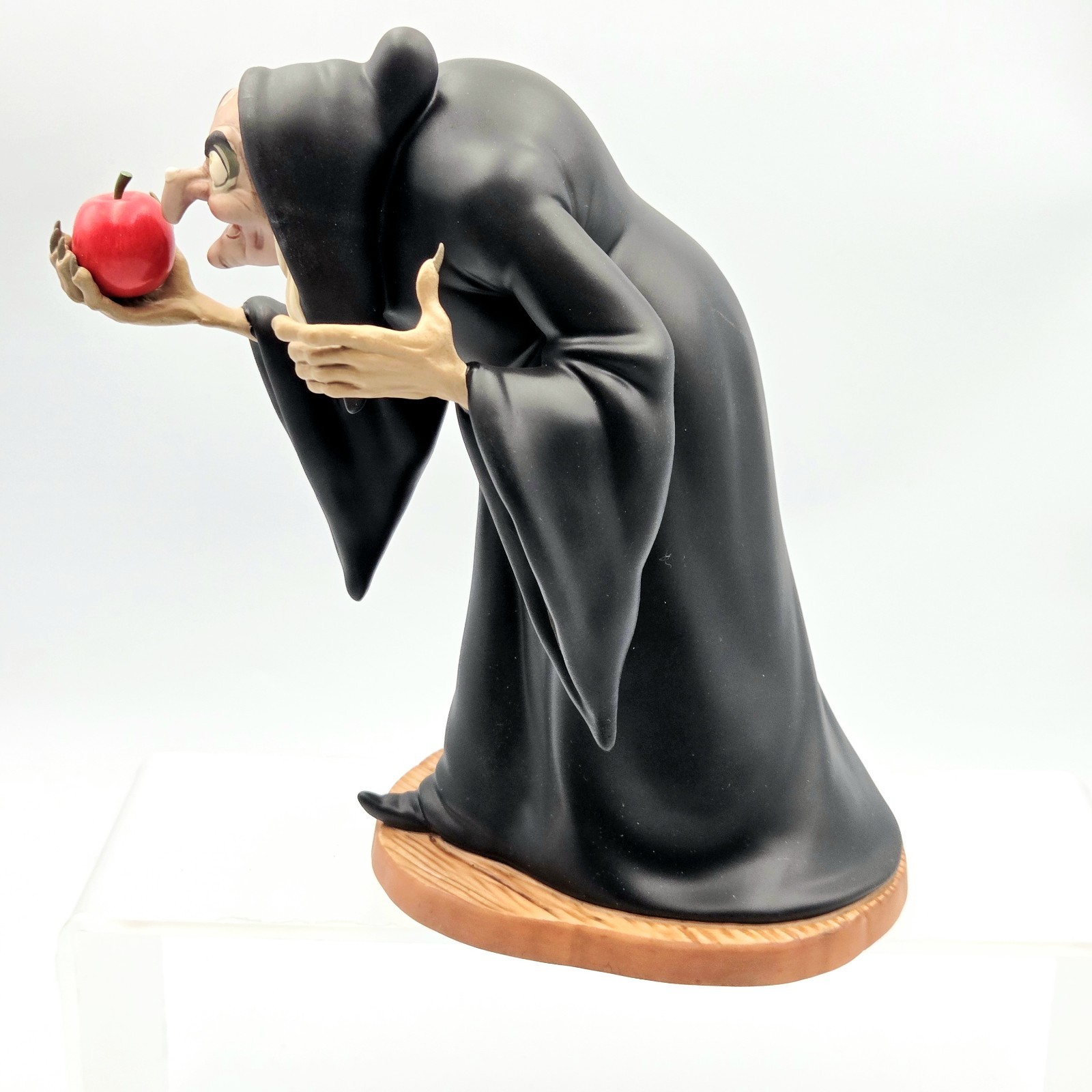 1995 Disney WDCC Snow White Old Hag Witch Take the Apple Dearie Figurine & Box