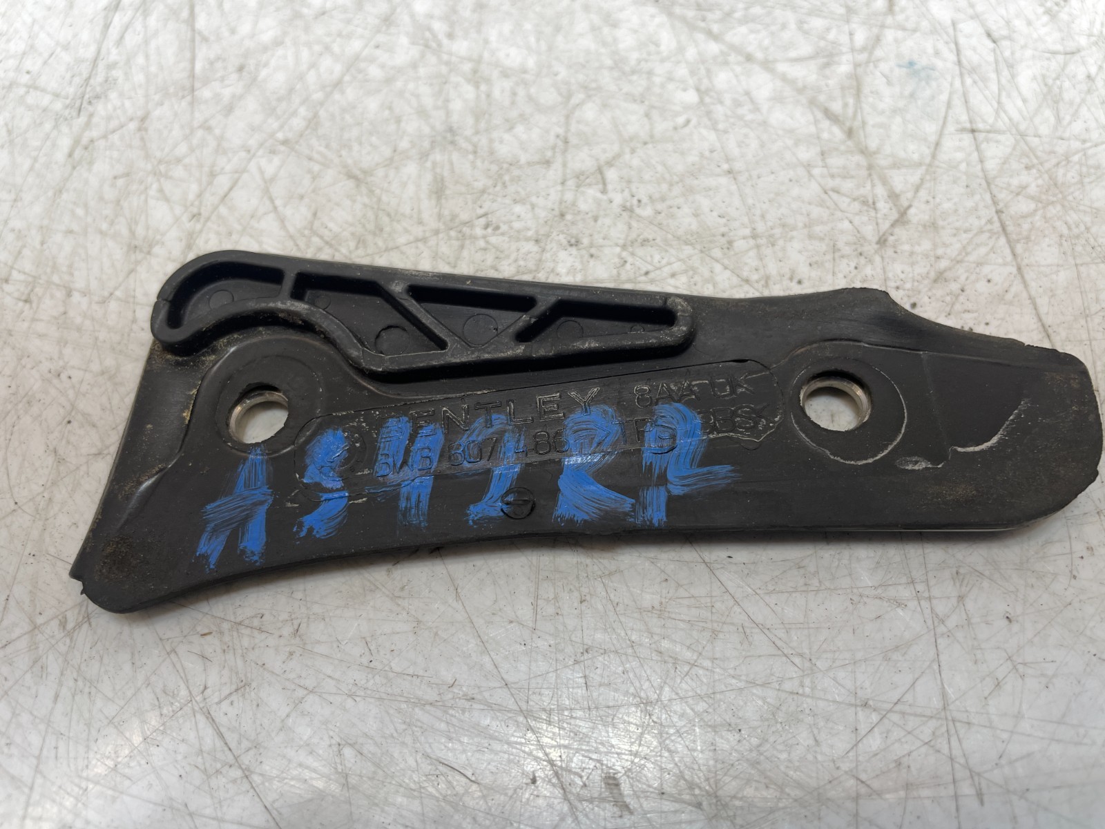 ✅ 12-18 OEM Bentley Continental GT Rear Right Passenger Side Bumper Plate Gasket