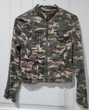Jennyfer J Camo Jacket Size M- Zipper/pockets