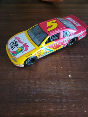 RACING CHAMPIONS 1999 TERRY LABONTE #5 KELLOGG'S CORN FLAKES 1/24 SCALE
