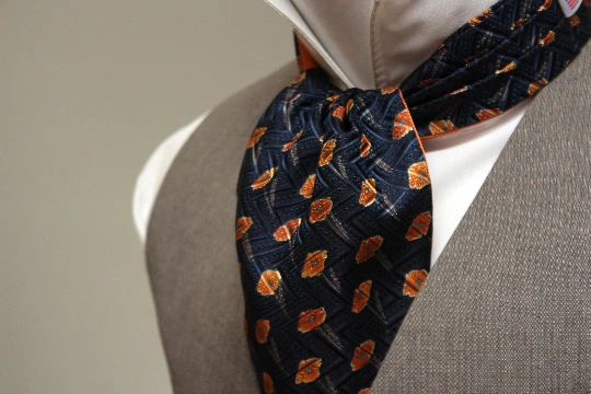 NUEVO CON ETIQUETAS Naranja Amapolas Adorno Seda Ascot A158 Caja de Regalo Foto 2 de 4