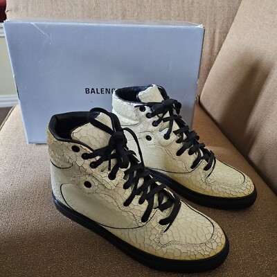 EA　BALENCIAGA Balenciaga Off White Cracked Leather Lace Up High-Top Sneakers