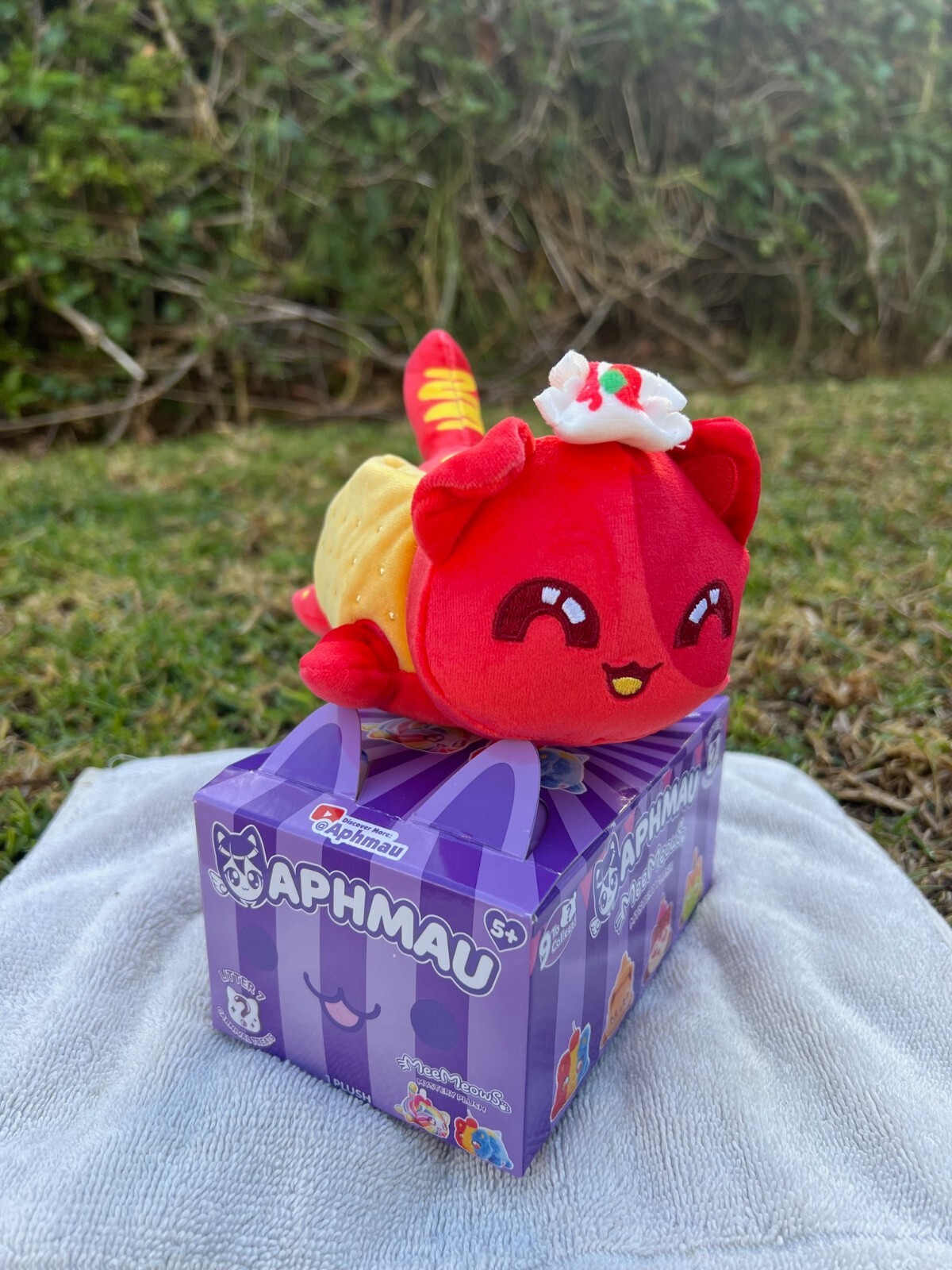 APHMAU MEEMEOWS LITTER 7 HOTDOG CAT PLUSH CARNIVAL TREATS EDITION *NEW*