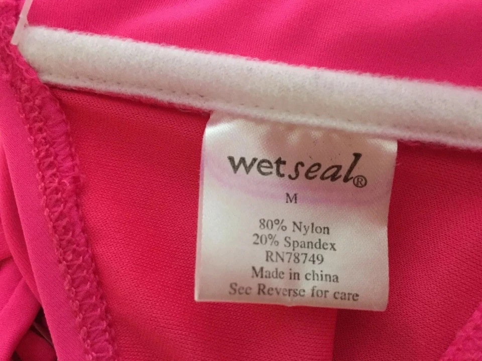 Roupa de banho feminina de biquíni torcida rosa quente com selo molhado tamanho médio em excelente estado usado - Imagem 3 de 3