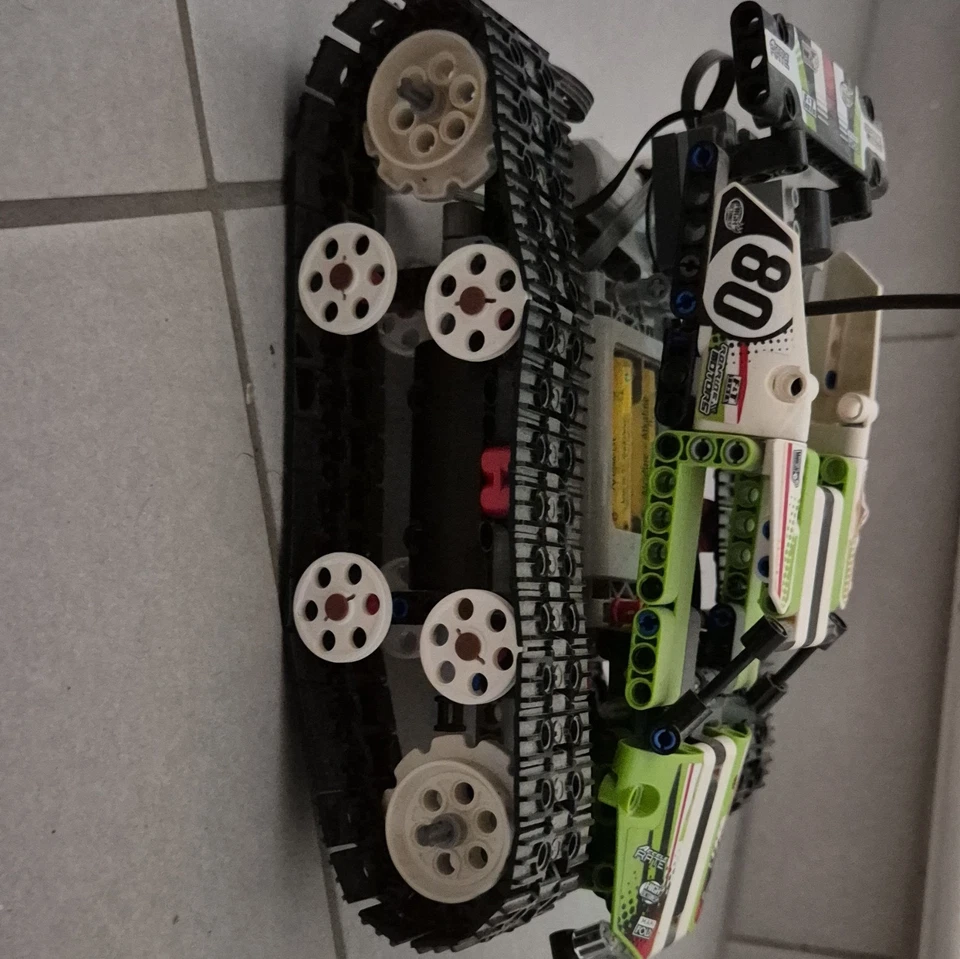 LEGO Technic 8043 Motorized Excavator, photo 2 sur 5