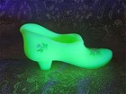 Vintage Fenton Burmese Hand-Painted Glass Slipper, Signed by Artist. Glows!  — photo 3