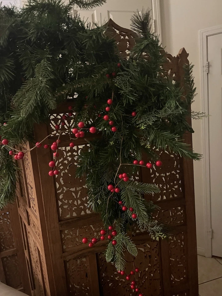 Guirnalda Iluminada Decoración de Navidad Verde 90 pulgadas Largo Rama Luces Cálidas Bayas Foto 4 de 4