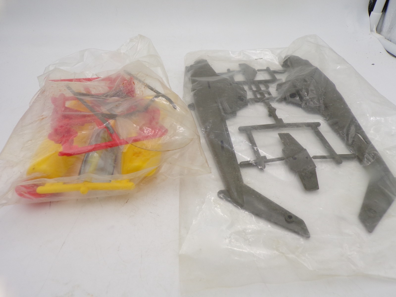 Vintage 70's Tomy Japan Plastic Bell Cobra Pull String Flying Helicopter NMIB