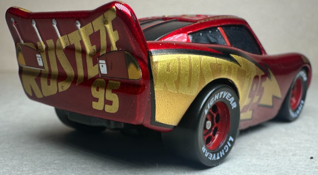 Disney Pixar Cars 3 Rust-Eze Racing Center Lightning McQueen