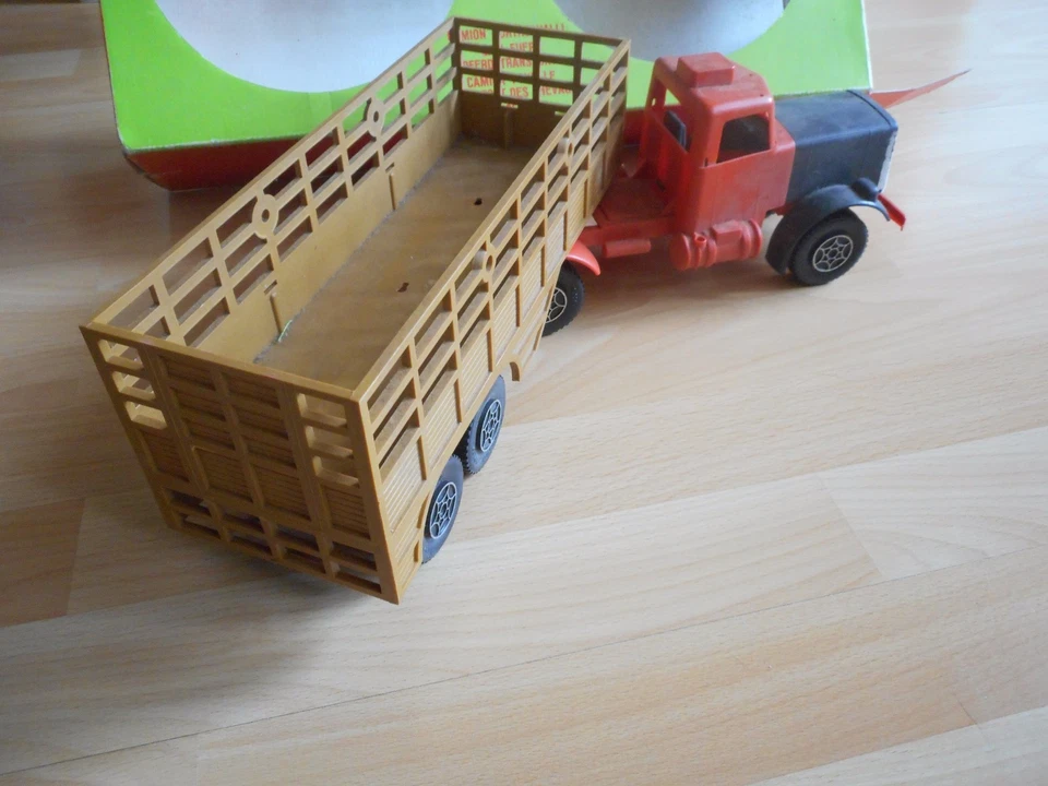 Camion Polistil P 45 avec boîte à chevaux en rouge/marron dans sa boîte - Photo 4/4