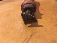 Fer à dorer - Décor de petit éventail déployé - Monture en bronze