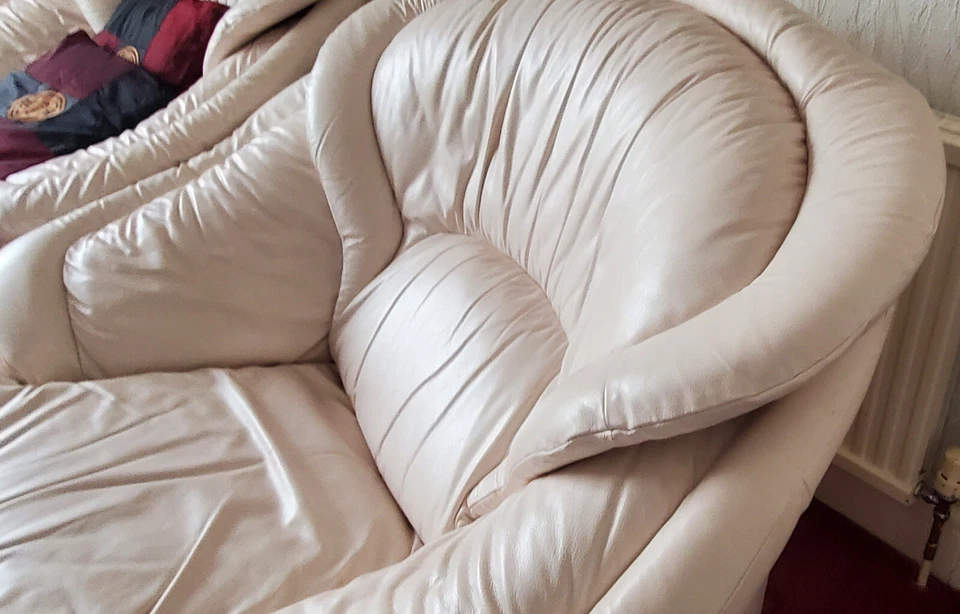 3 piece luxury suite cream leather, used, good condition - Image 4 of 4