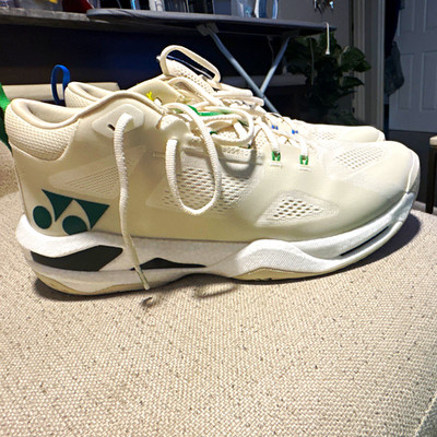 YONEX GRPHT THRTTL Sneakers White/Blue/Green US 10 Men s. Excellent condition.