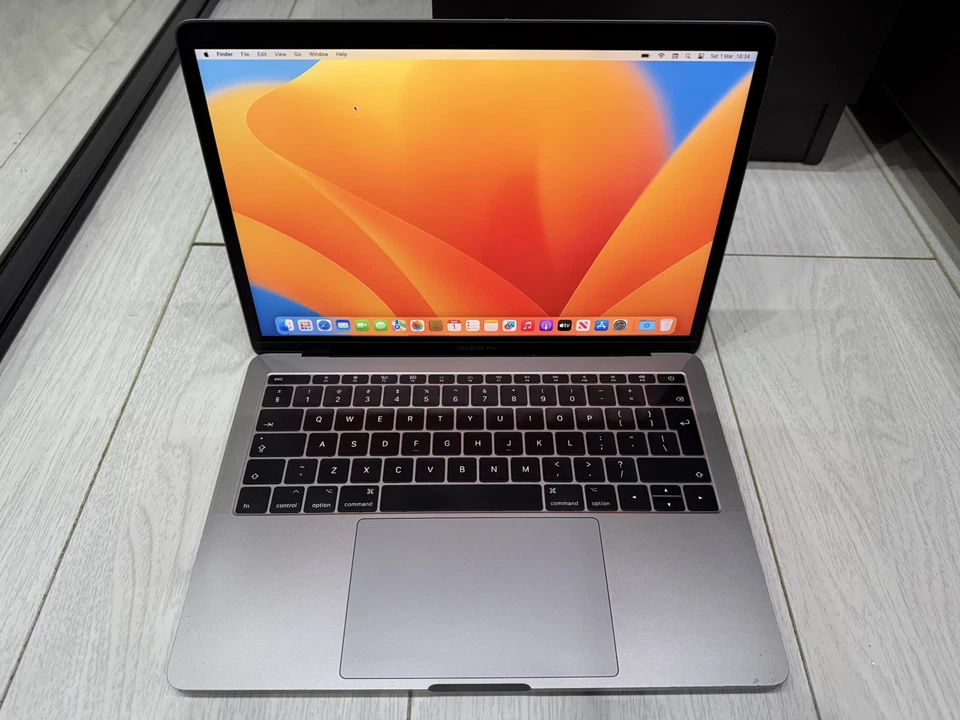 Apple MacBook Pro Retina 13.3" 2017 - 128GB SSD 16GB Ram - 2.5GHz Core i7 - Grey - Image 4 of 4