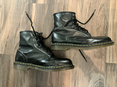 Dr. Martens 1460 Black Smooth Leather 8-Eye Boots Men's 10 Women's 11 11822