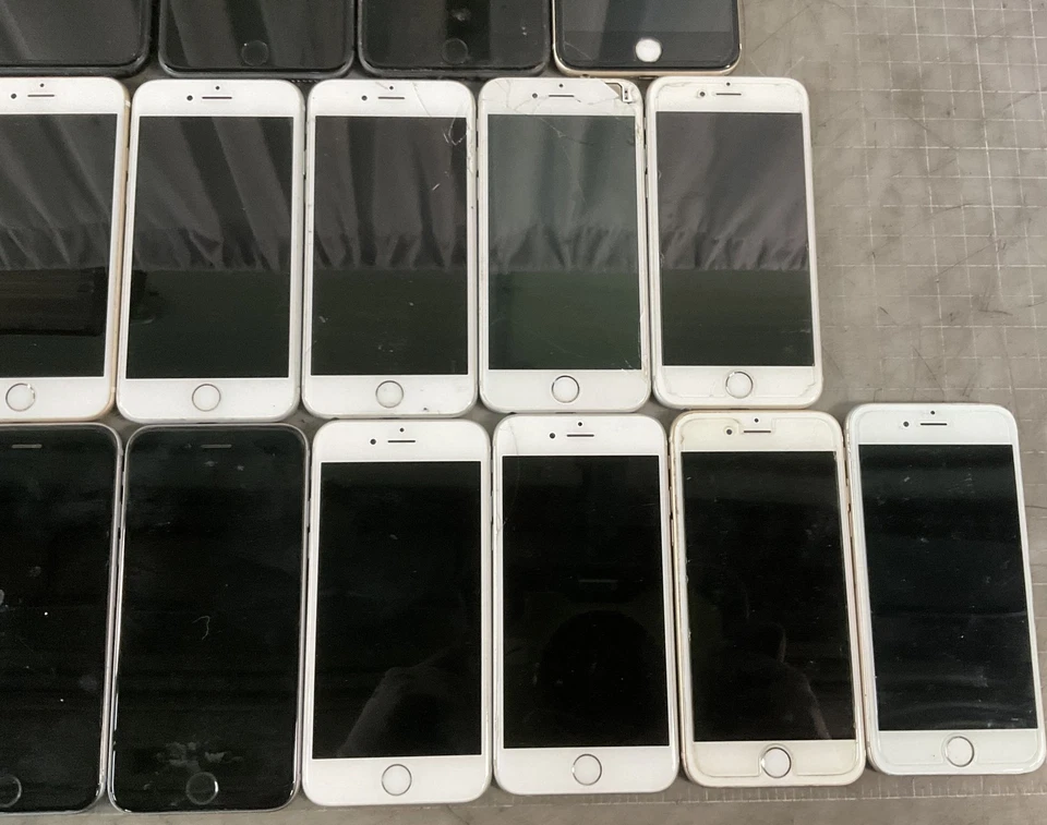 Lot of 21 Assorted Apple iPhones(Parts/Repair) - Image 4 of 4