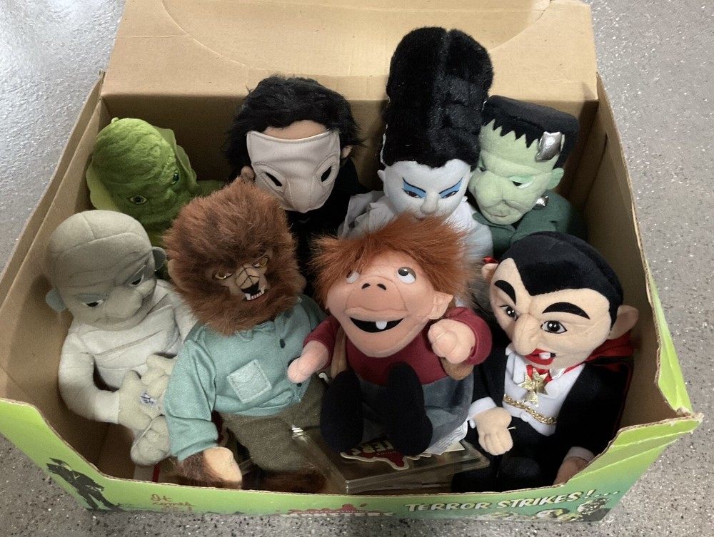 1999 CVS Universal Studios Monsters Set Of 8 W Box & Rare CVS Embroidered Logos 1999 CVS Universal Studios Monsters Set Of 8 W Box & Rare CVS Embroidered Logos