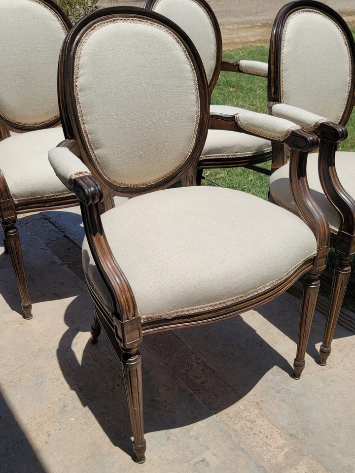 Juego de 4 sillones de comedor de nogal francés Luis XVI Foto 3 de 4