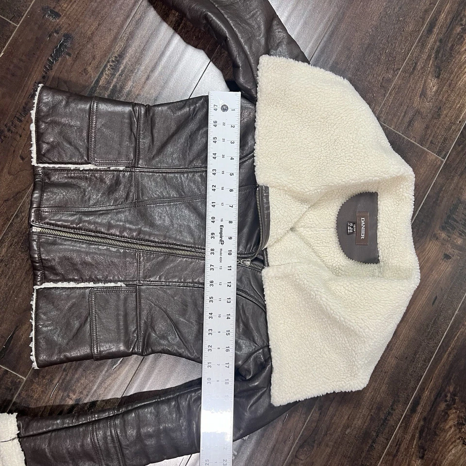 Chaqueta de Cuero Danier Marrón Xpequeña Aviador Bombardero Cuello de Oveja Cremallera Cruzada Foto 2 de 4