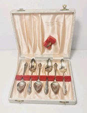6x Vintage Sheffield England Minuet P & M EPNS Dessert Spoons in Decorative Box