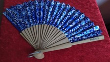 Handf&auml;cher Mallorca F&auml;cher Handf&auml;cher blau wei&szlig; Blumenmuster Vintage wie neu