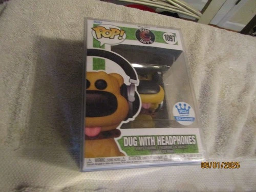 Funko Pop! Disney Pixar Dug Days w Headphones 1097 Exclusive Pop Protector NEW